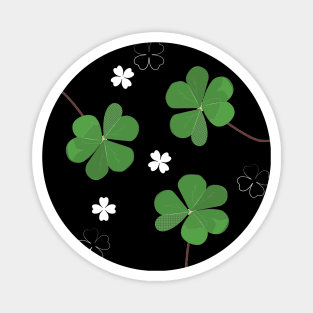 Pattern: Clover Magnet